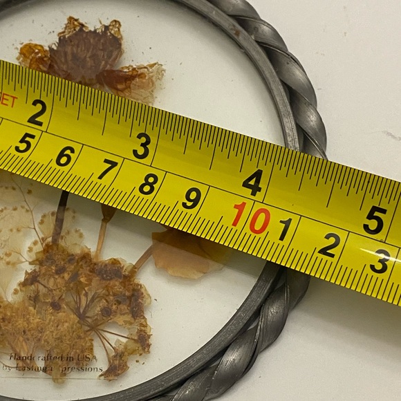 Vintage Pressed Dry Flowers in Twisted Pewter & Double Round Glass Frame 4 1/2” - Picture 8 of 8